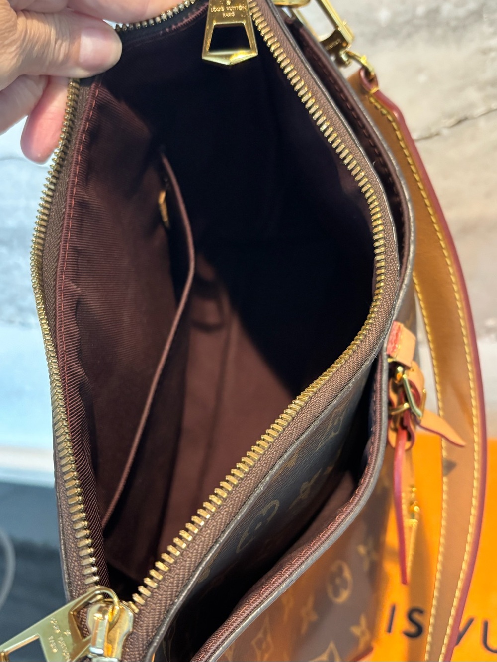 LOUIS VUITTON Monogram Odeon MM in Natural. - Picture 11 of 13